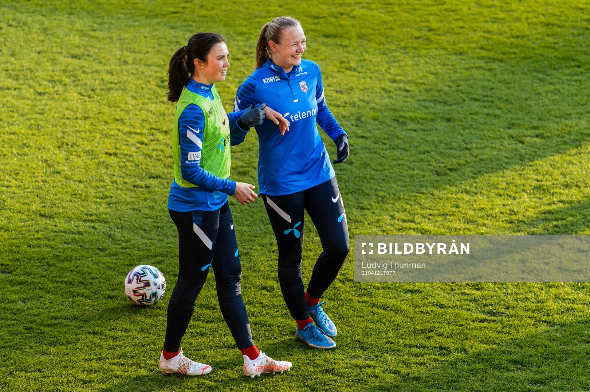 Ingrid Syrstad Engen and Frida Maanum of the Norwegian