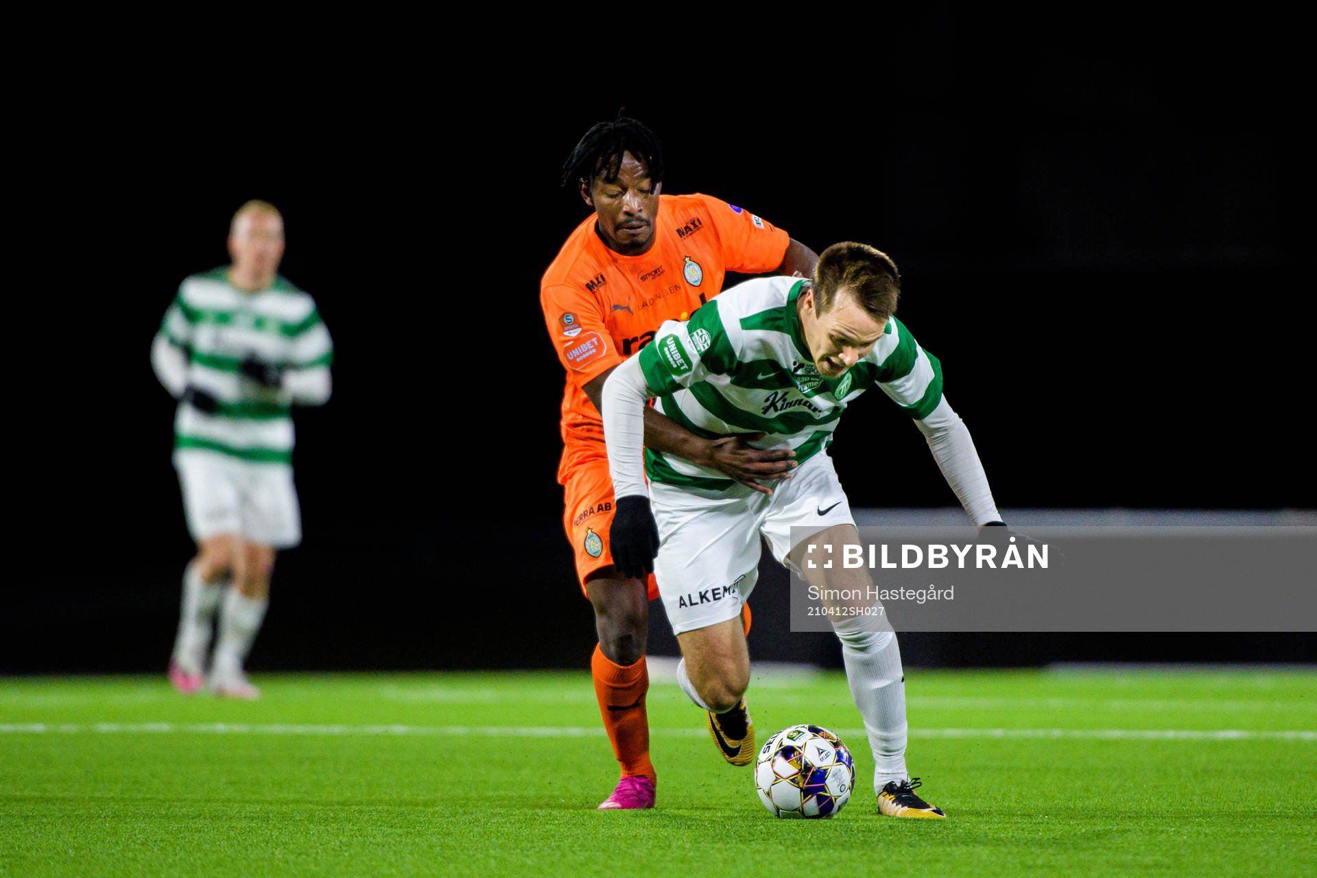 AFC Eskilstunas Samuel Nnamani och Västerås Viktor Prodell