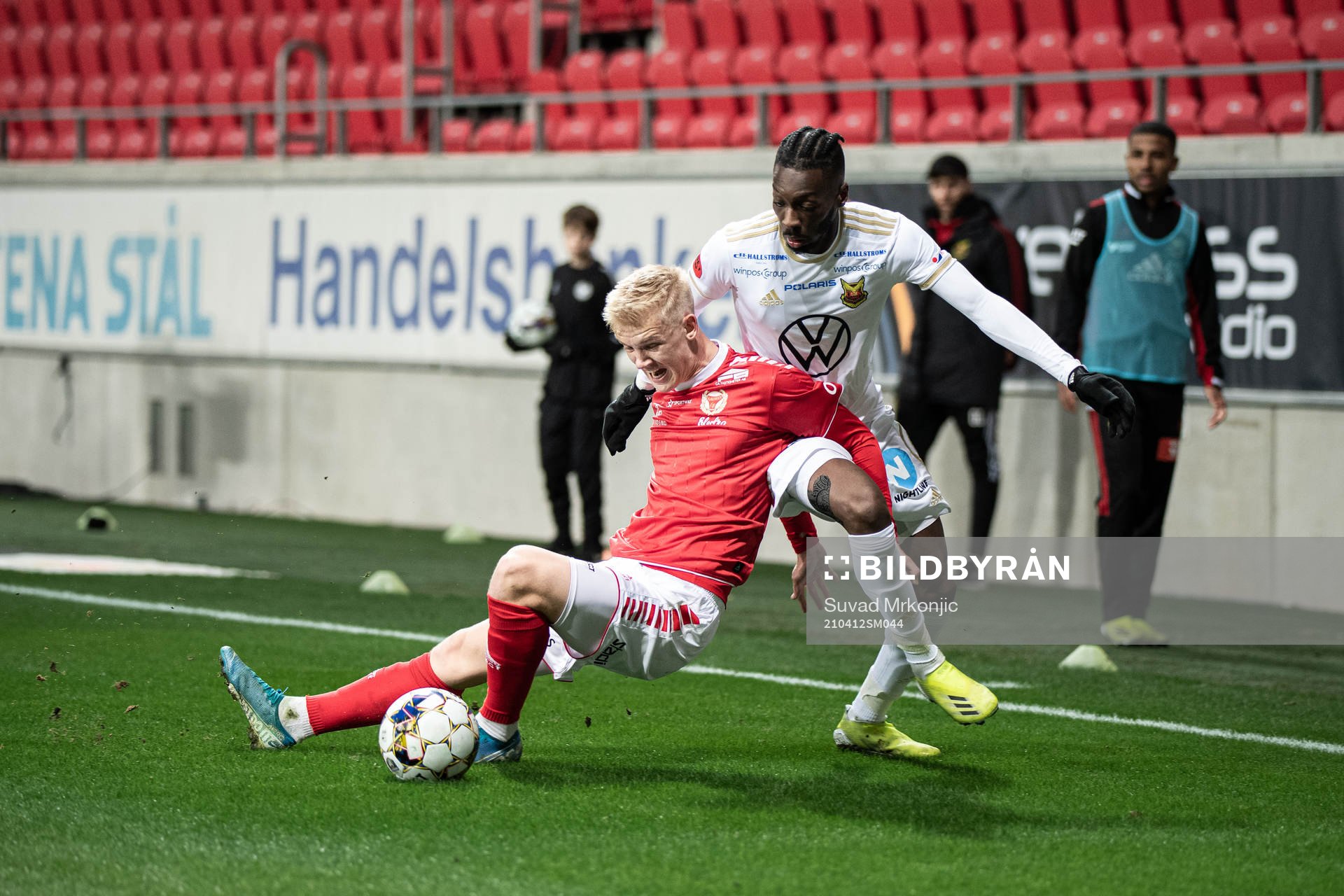 Kalmars Carl Gustafsson och Östersunds Blair Turgott