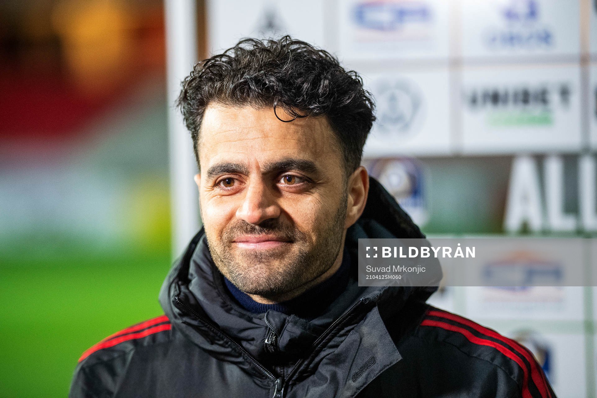 Östersunds tränare Amir Azrafshan under fotbollsmatchen i Allsvenskan mellan Kalmar och Östersund den 12 april 2021 i Kalmar. 