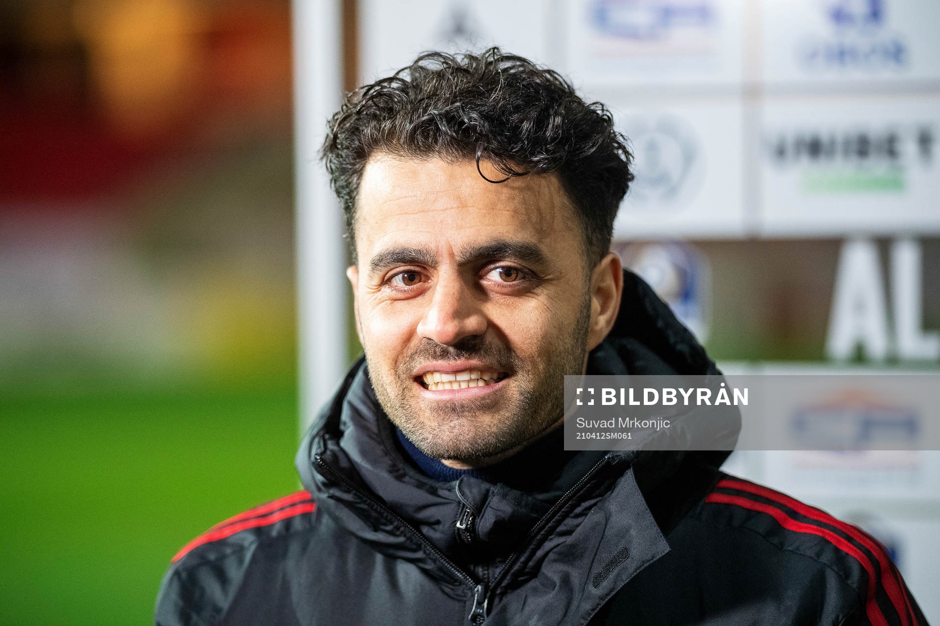 Östersunds tränare Amir Azrafshan under fotbollsmatchen i Allsvenskan mellan Kalmar och Östersund den 12 april 2021 i Kalmar. 