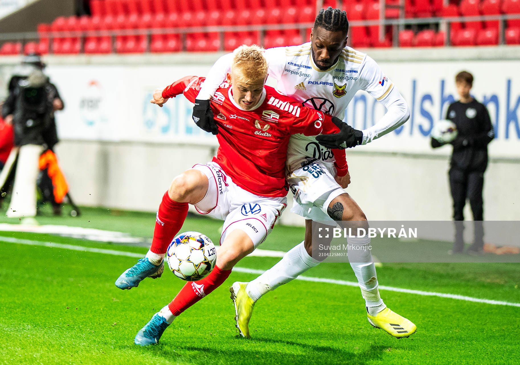 Kalmars Carl Gustafsson och Östersunds Blair Turgott