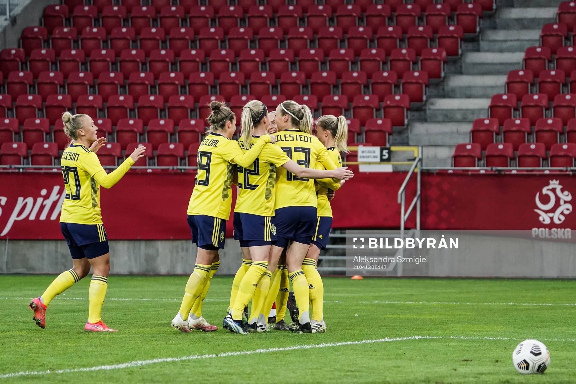 Stina Blackstenius of Sweden celebrate with teammates