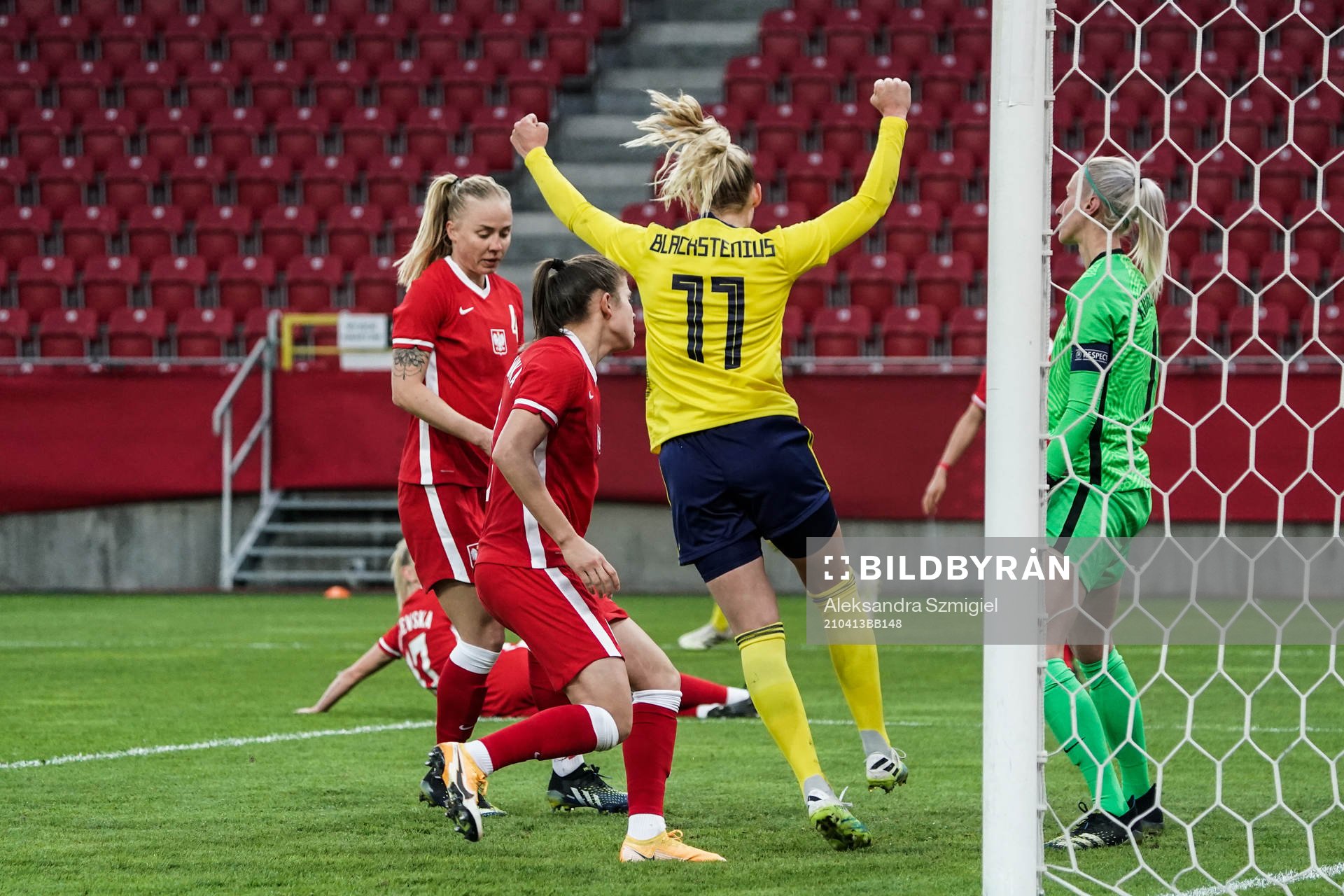Stina Blackstenius of Sweden celebrate