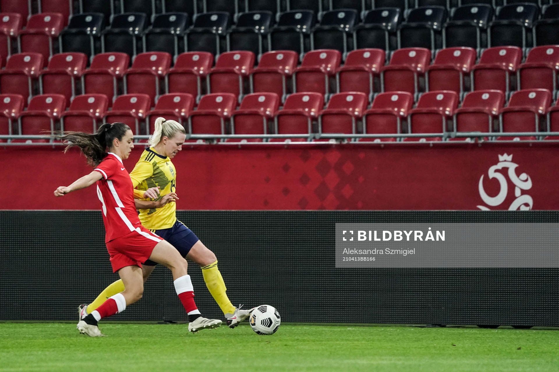 Ewa Pajor of Poland and Josefine Rybrink of Sweden