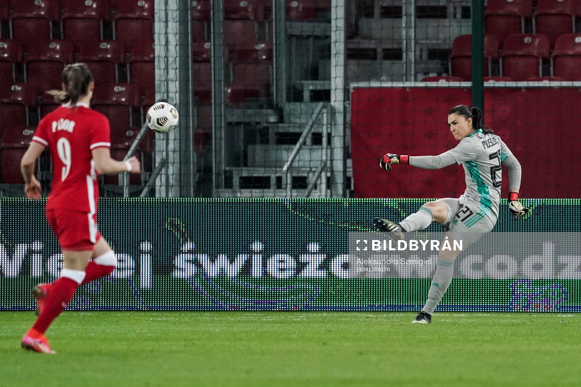goalkeeper Zecira Musovic of Sweden