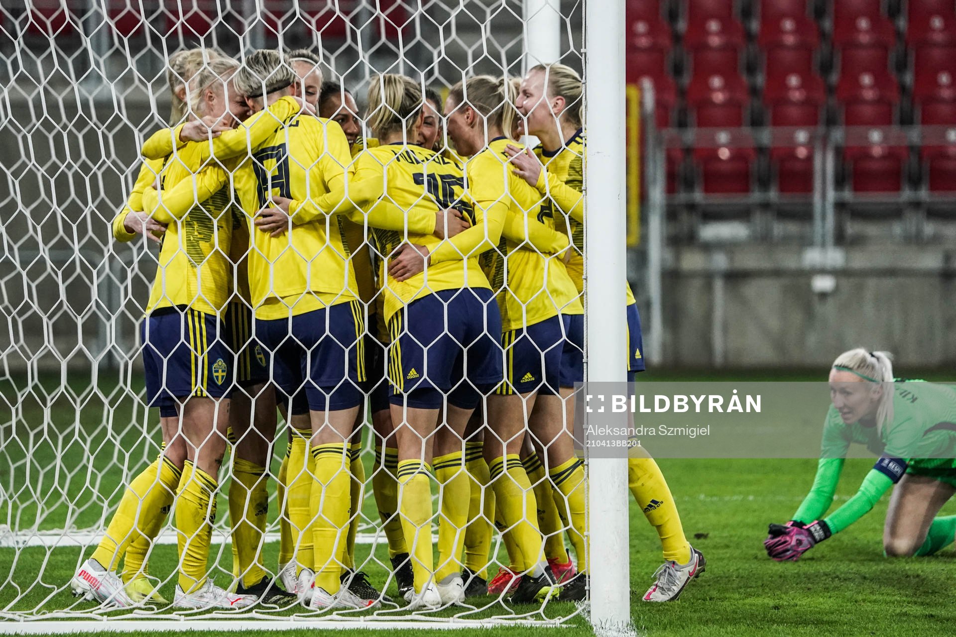 Players of Sweden celebrate