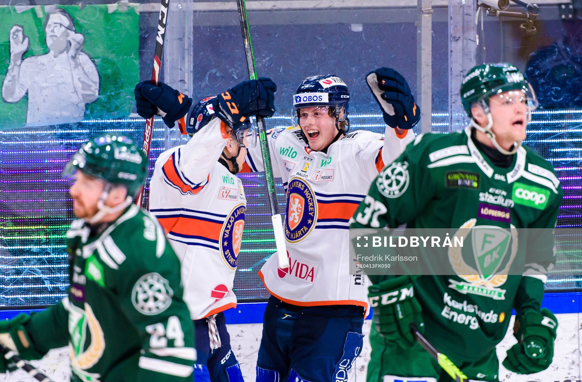 Växjös Marcus Sylvegård och Fredrik Karlström jublar
