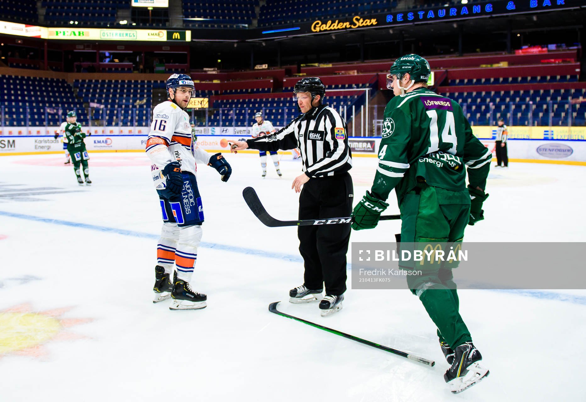 Växjös Brendan Gaunceoch Färjestads Victor Ejdsell
