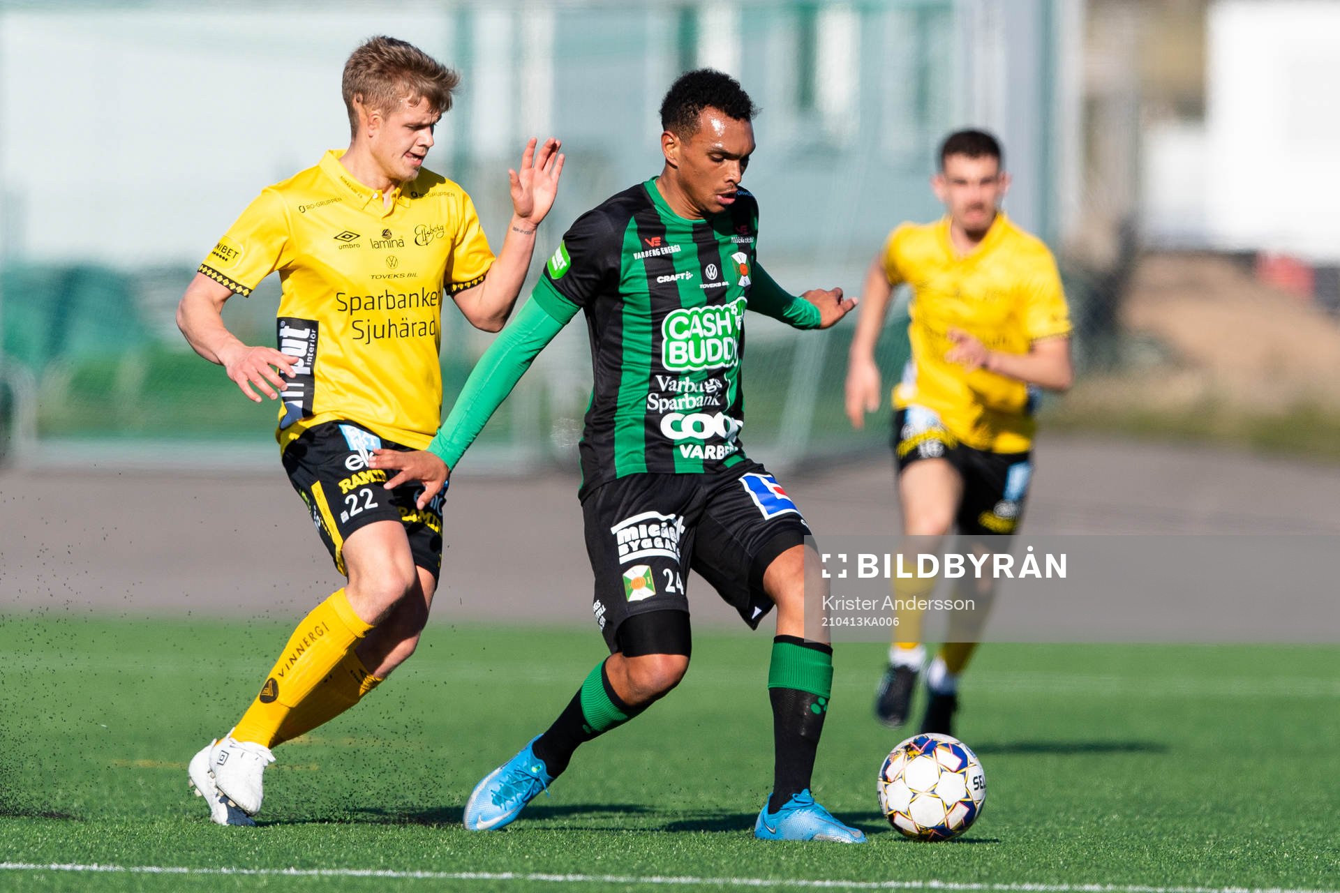 Elfsborgs Kevin Holmén och Varbergs Ryan Moon