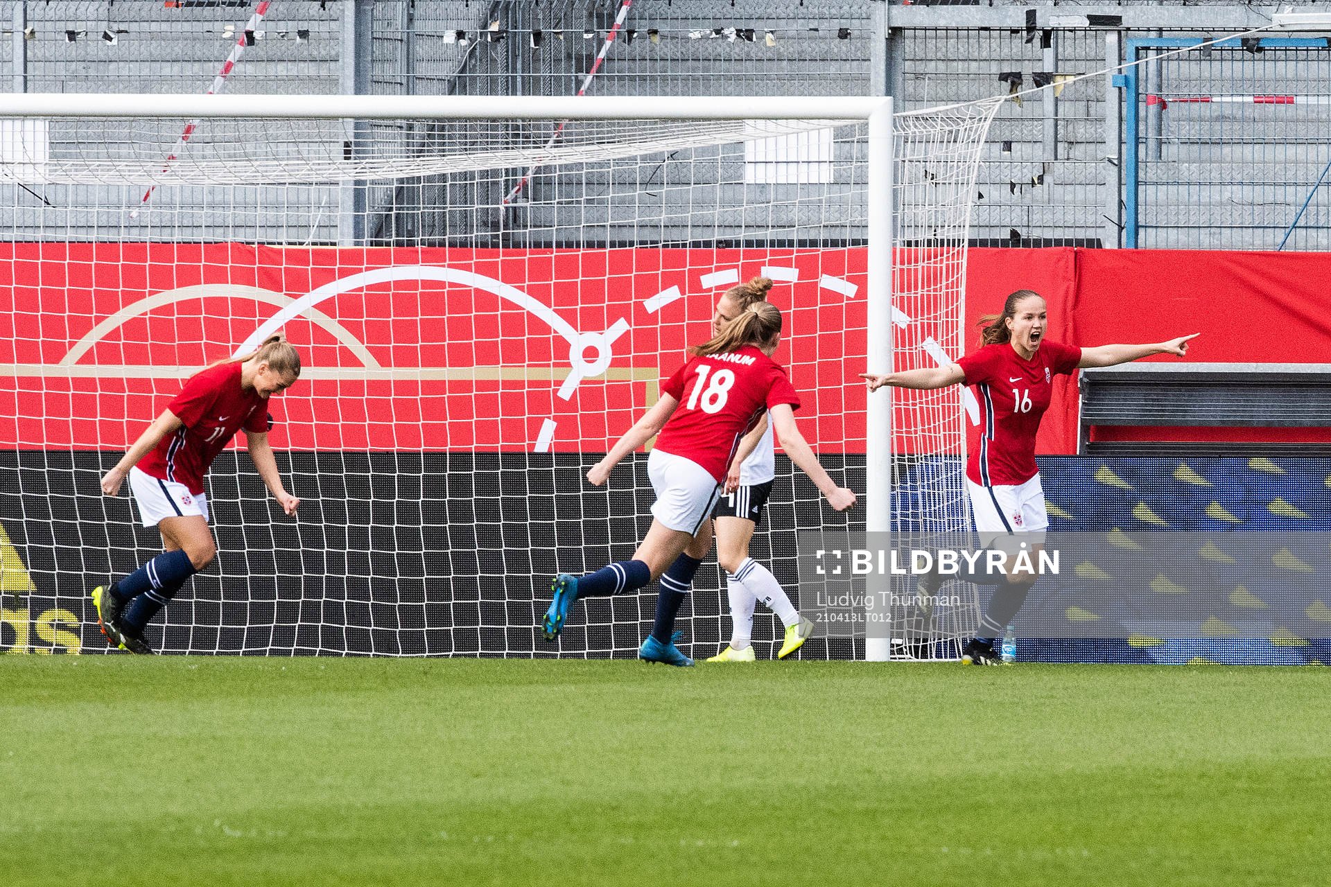 Guro Reiten of Norway celebrates