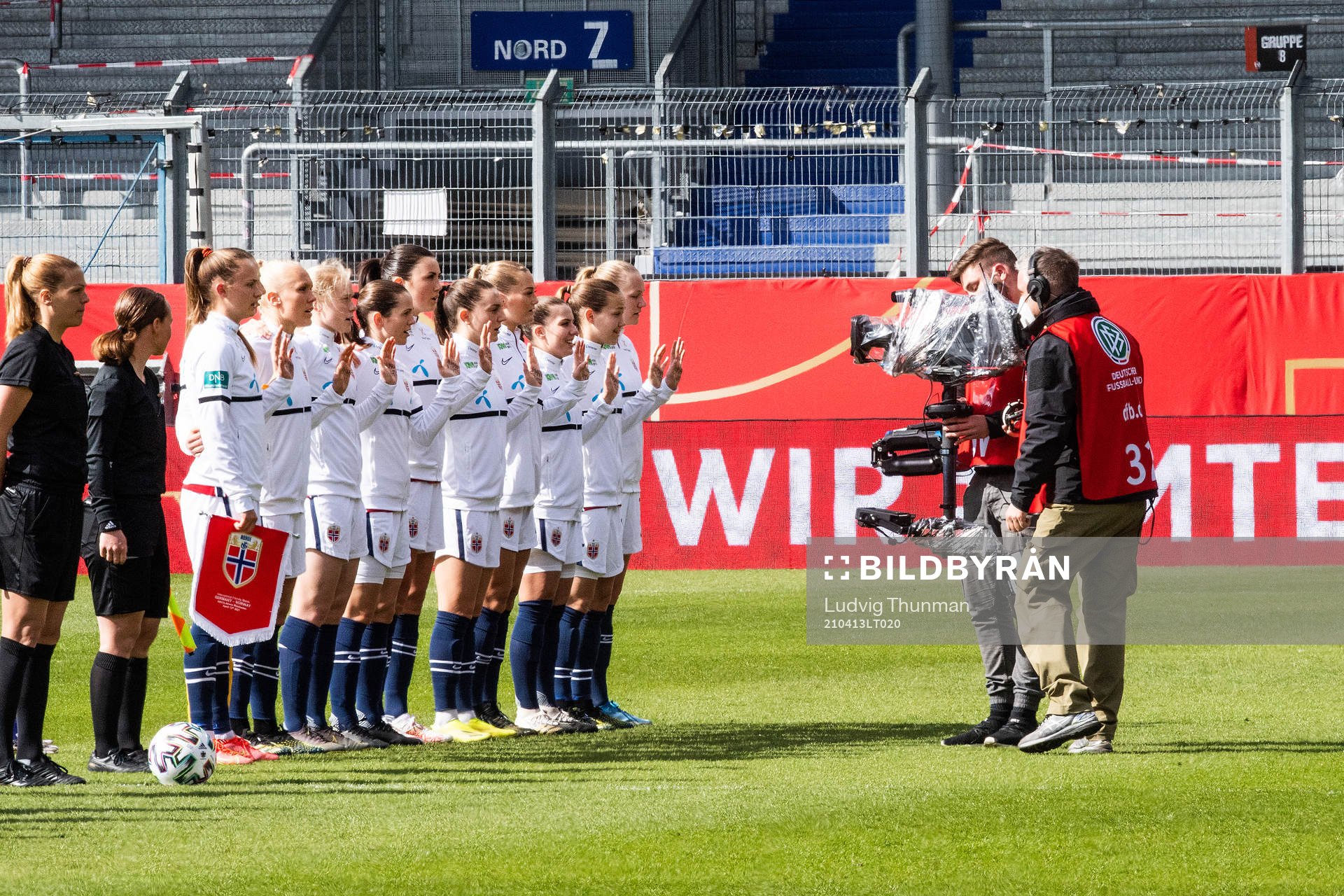 Players of Norway raise their hands for human rights