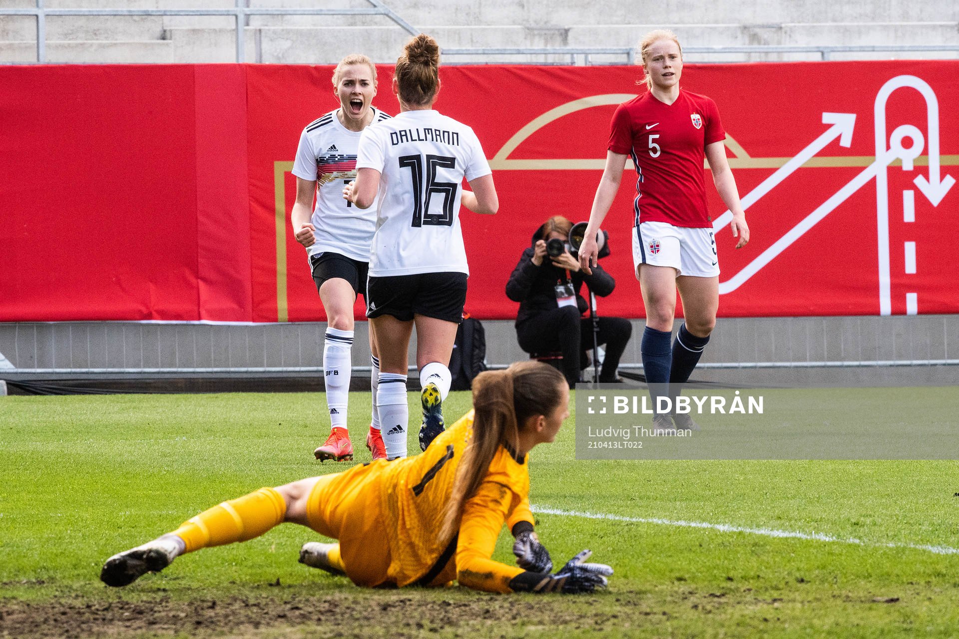 Laura Freigang and Linda Dallmann of Germany celebrate
