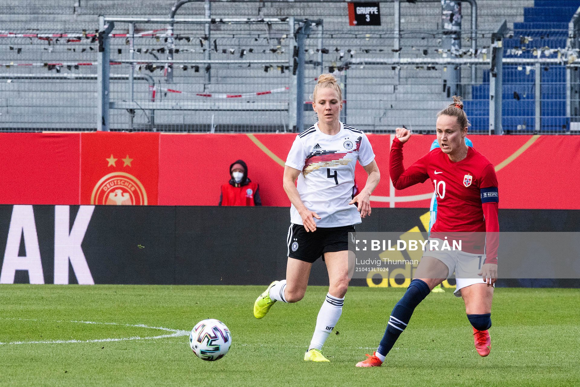 Leonie Maier of Germany and Caroline Graham Hansen of Norway