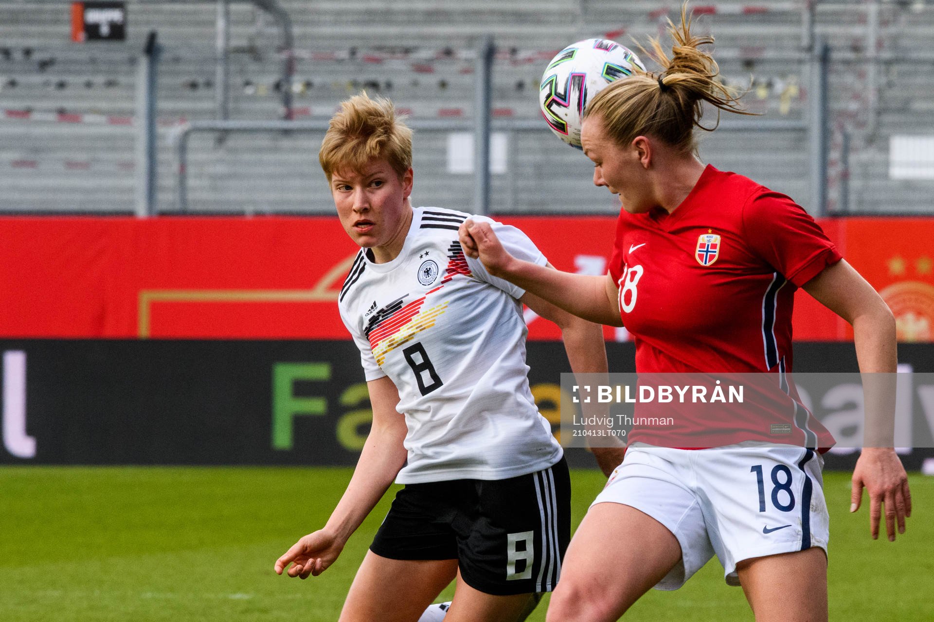 Paulina Krumbiegel of Germany and Frida Maanum of Norway