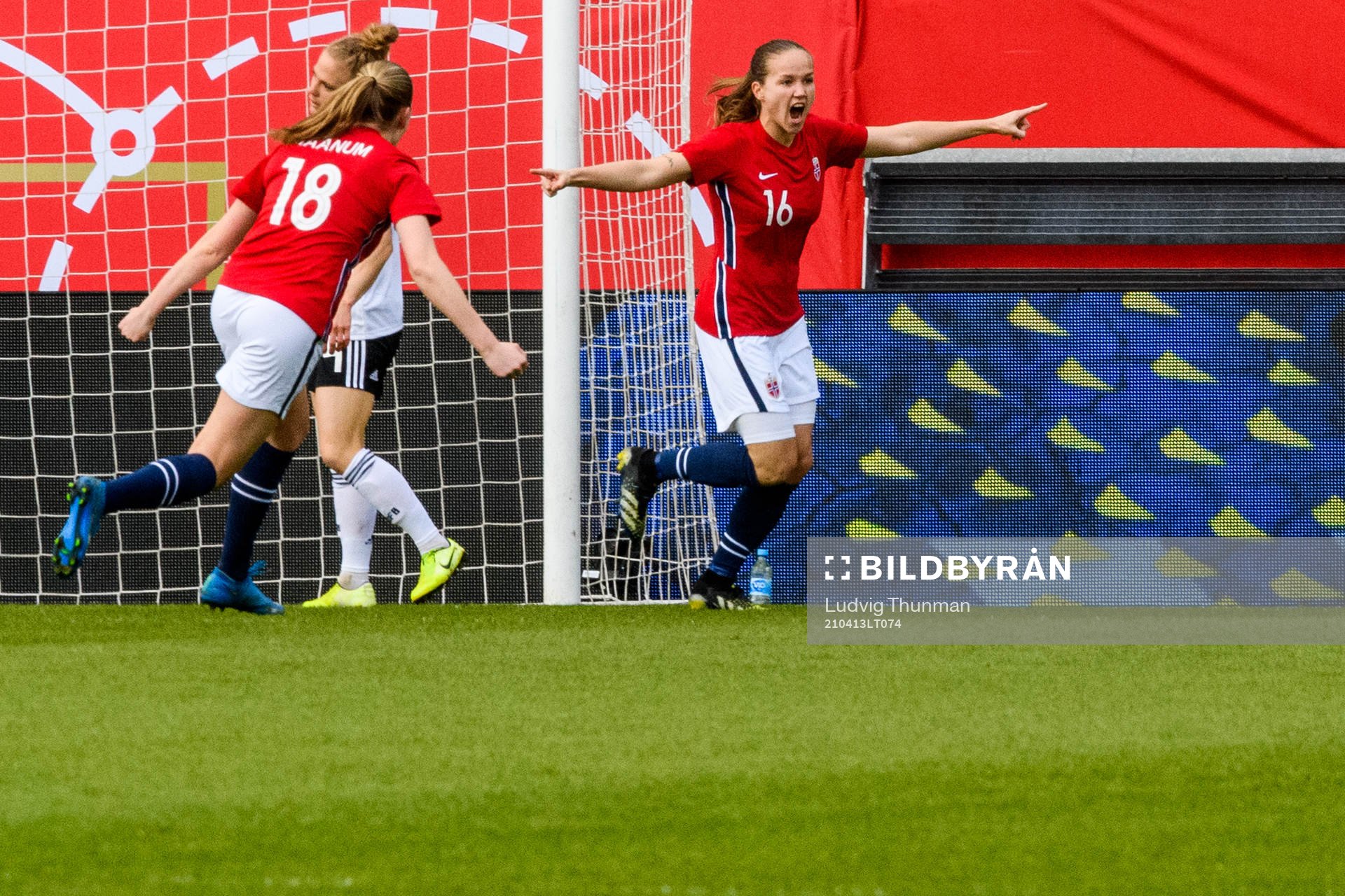 Guro Reiten of Norway celebrate