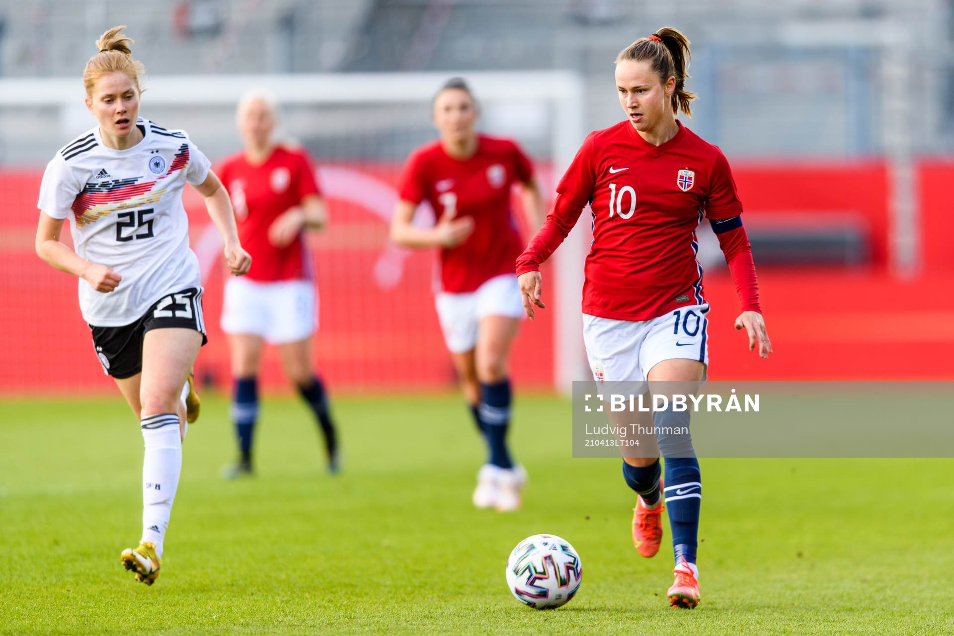 Sjoeke Nusken of Germany and Caroline Graham Hansen of