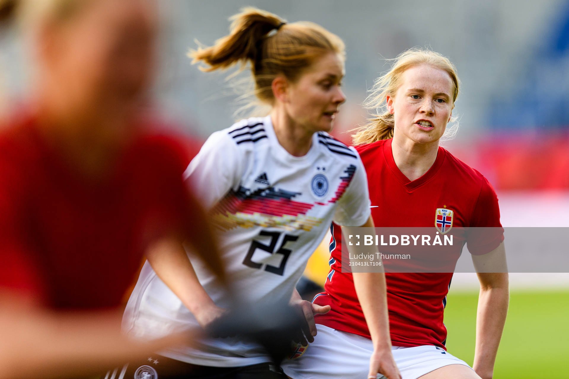 Sjoeke Nusken of Germany and Julie Blakstad of Norway