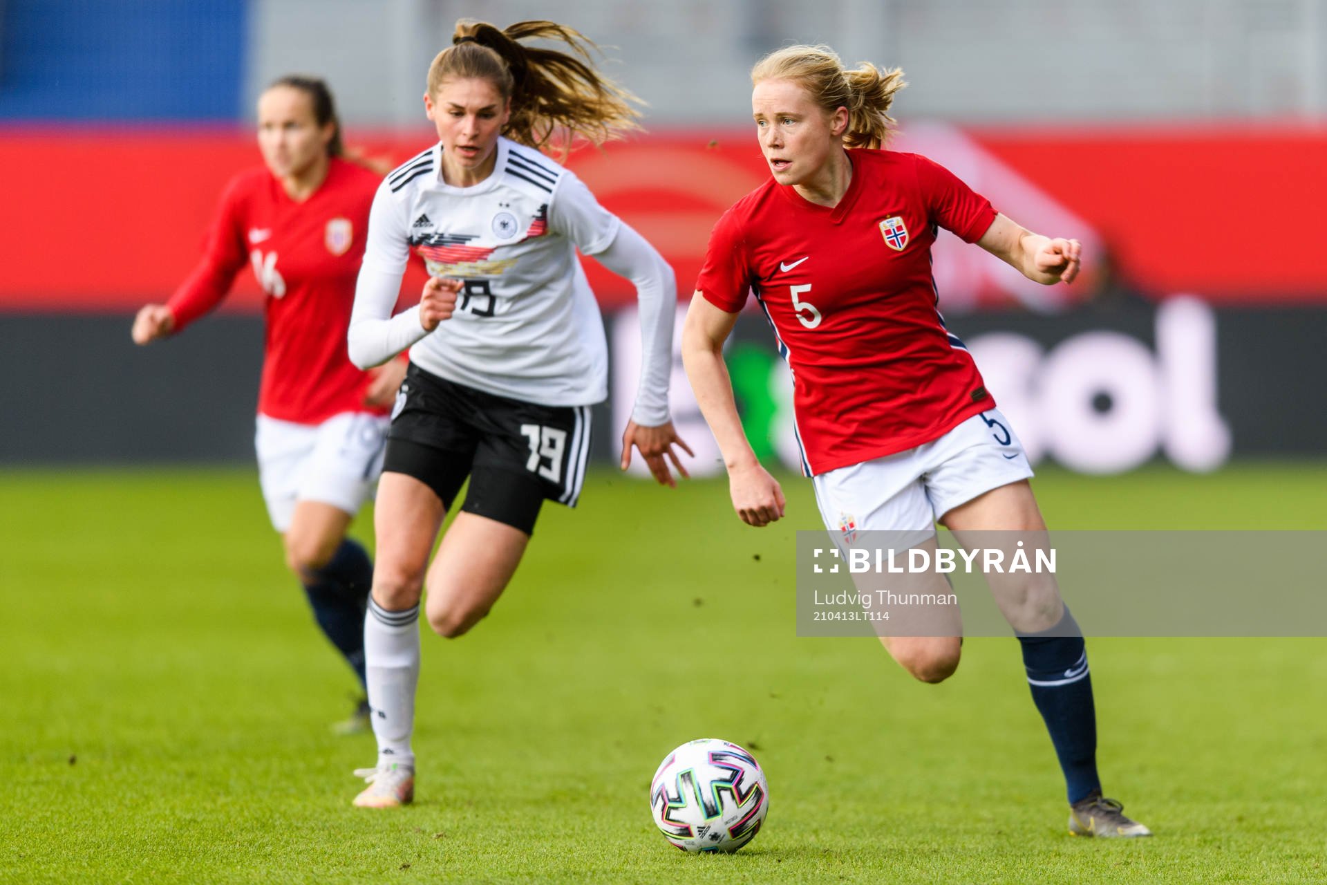 Jule Brand of Germany and Julie Blakstad of Norway