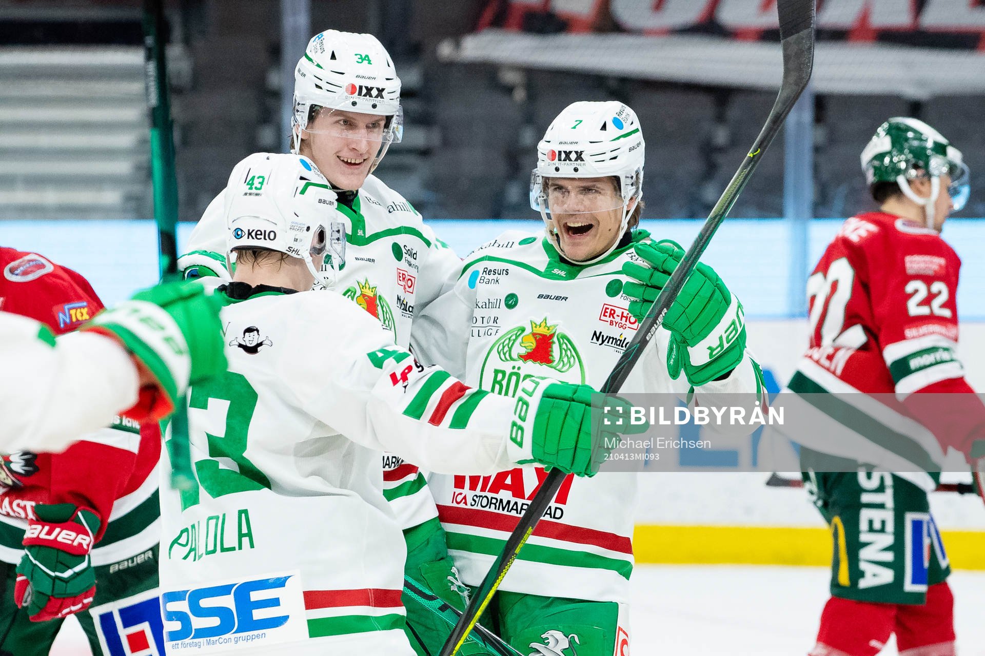 Rögles Adam Edström jublar ihop med Erlend Lesund