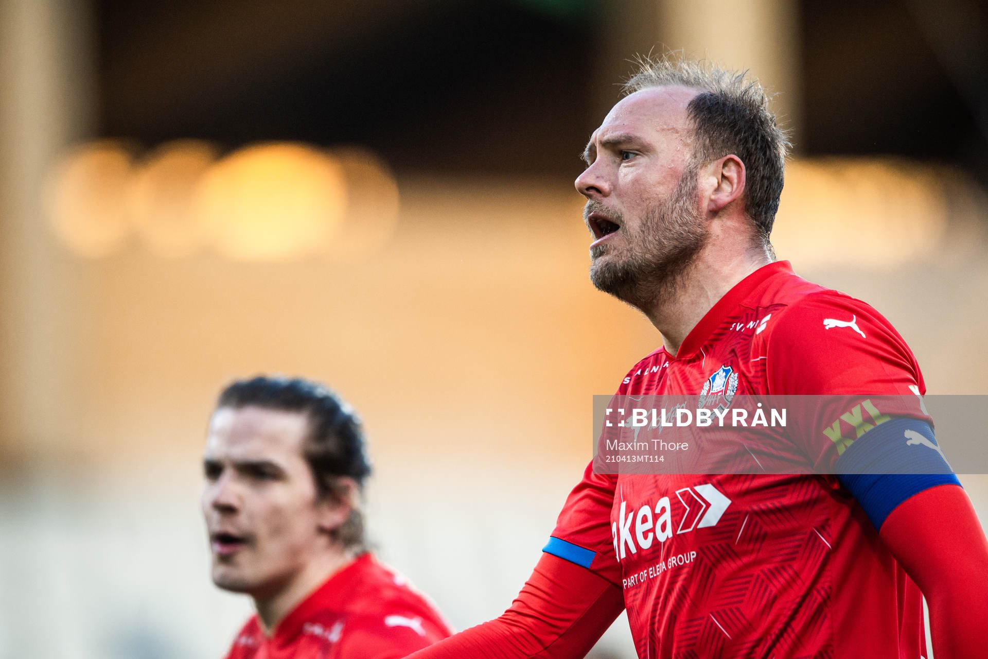 Helsingborgs Andreas Granqvist reagerar på ett domslut