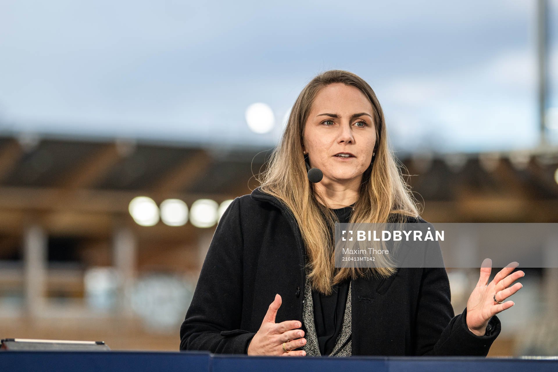 Emelie Ölander i Discovery+ studio