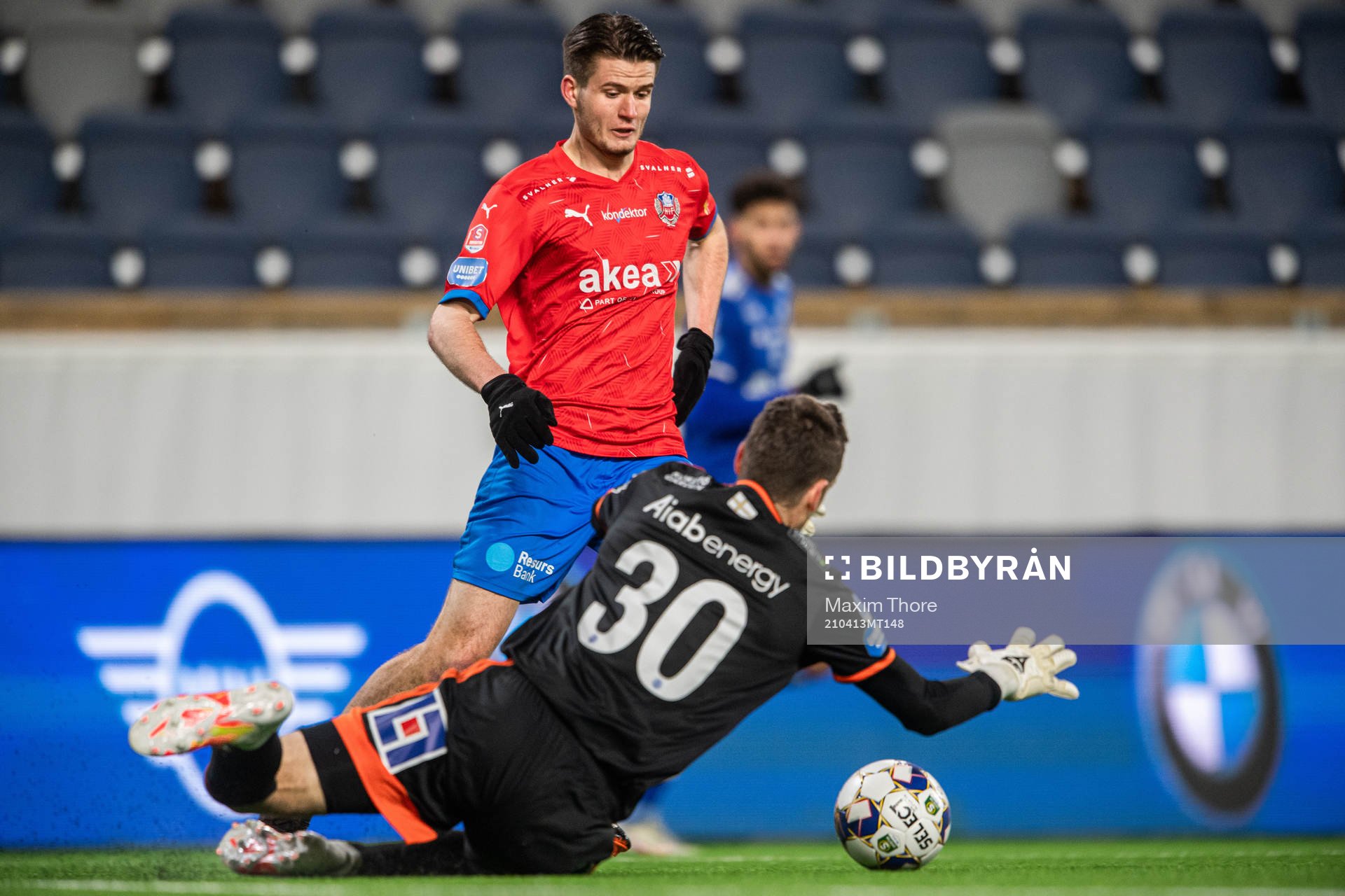 Helsingborgs Wilhelm Loeper och Sundsvalls målvakt Davor