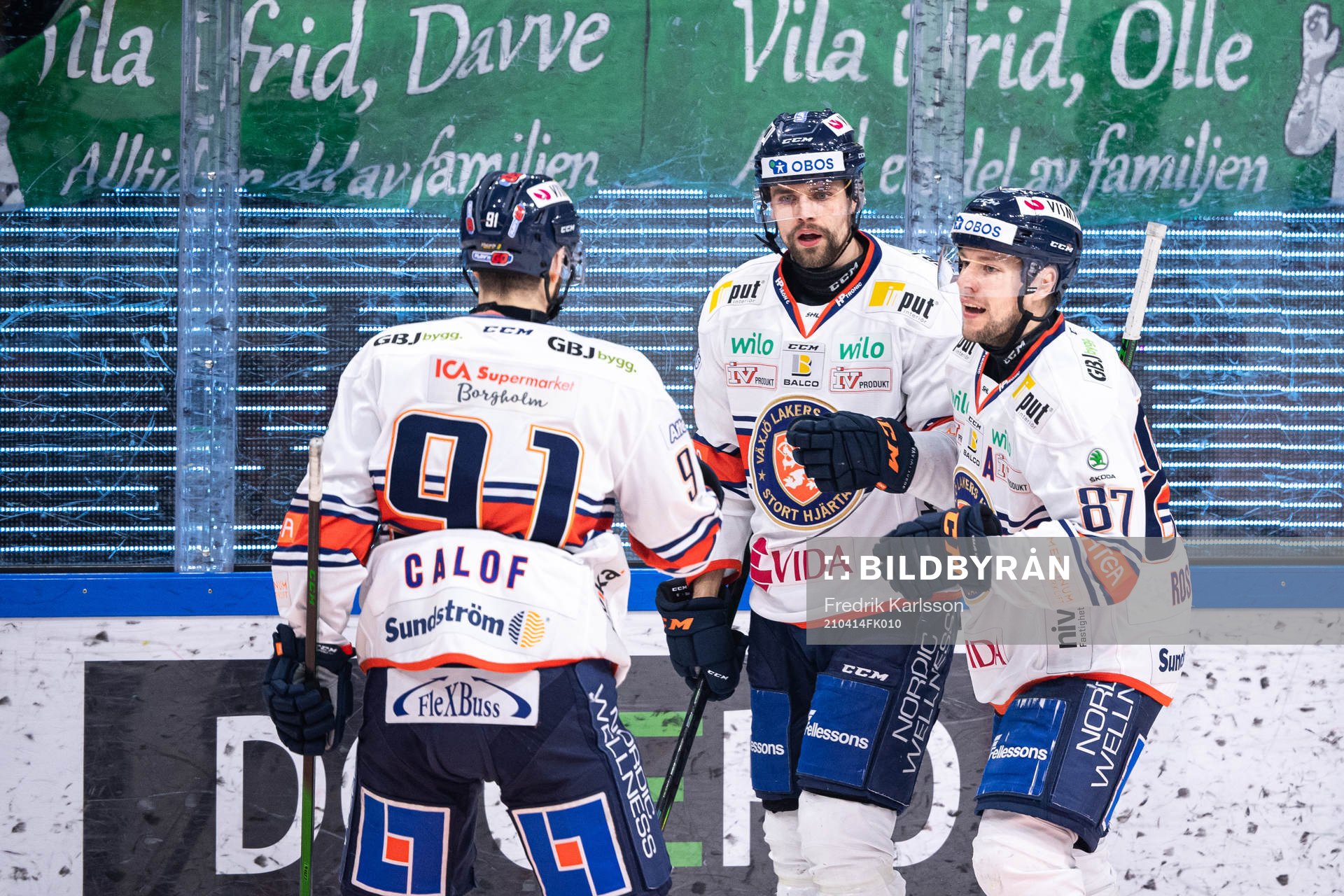 Växjös Emil Pettersson jublar med lagkamrater
