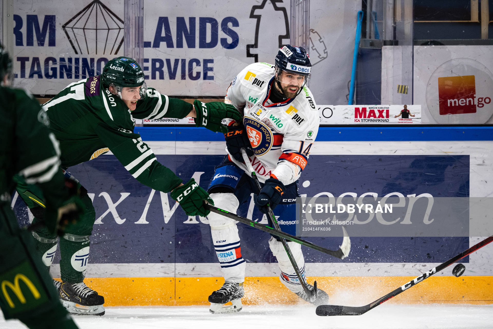 Färjestads Oskar Bäck och Växjös Emil Pettersson