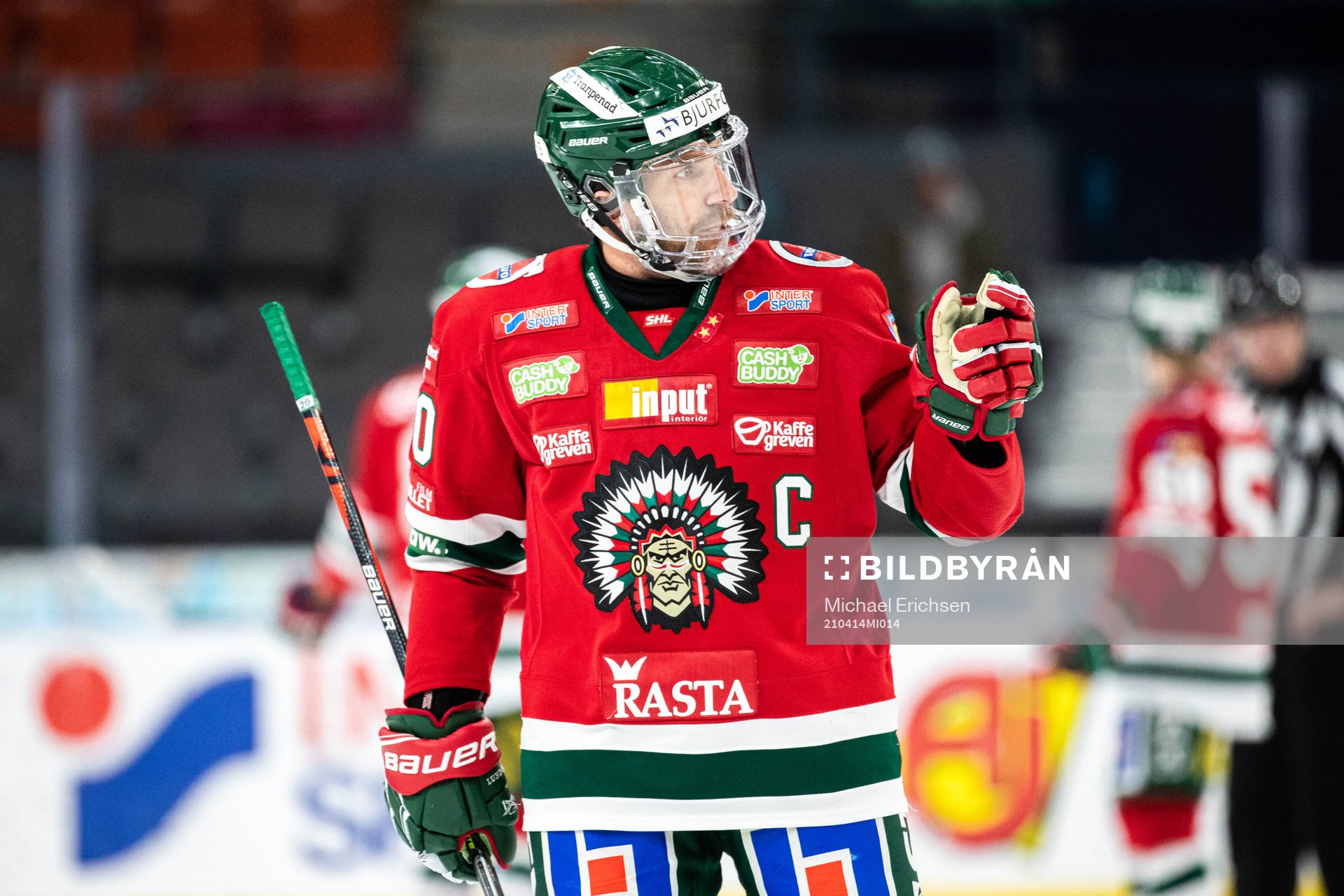 Frölundas Joel Lundqvist reagerar på ett domslut