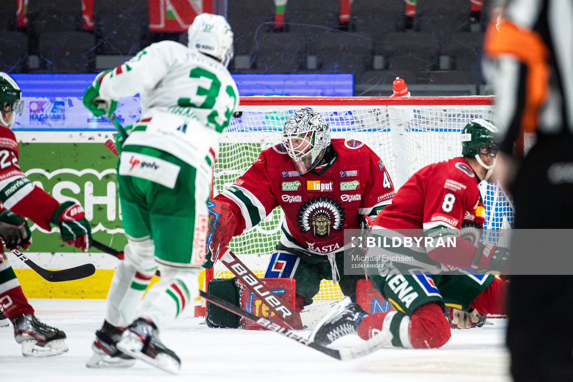 Rögles Niklas Hansson gör 1-3 bakom Frölundas målvakt