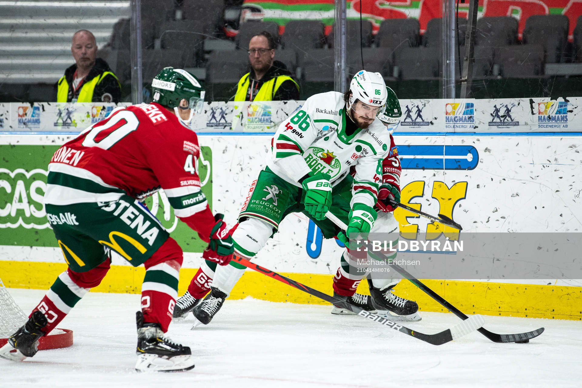Frölundas Joel Mustonen och Rögles Eric Gelinas