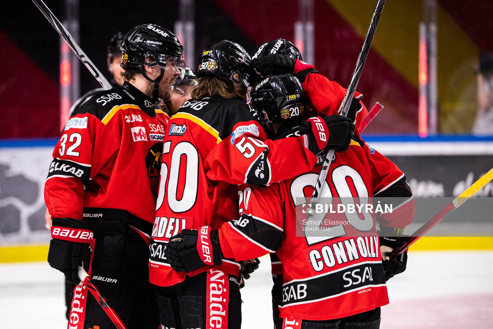 Luleås Daniel Sondell jublar med lagkamrater