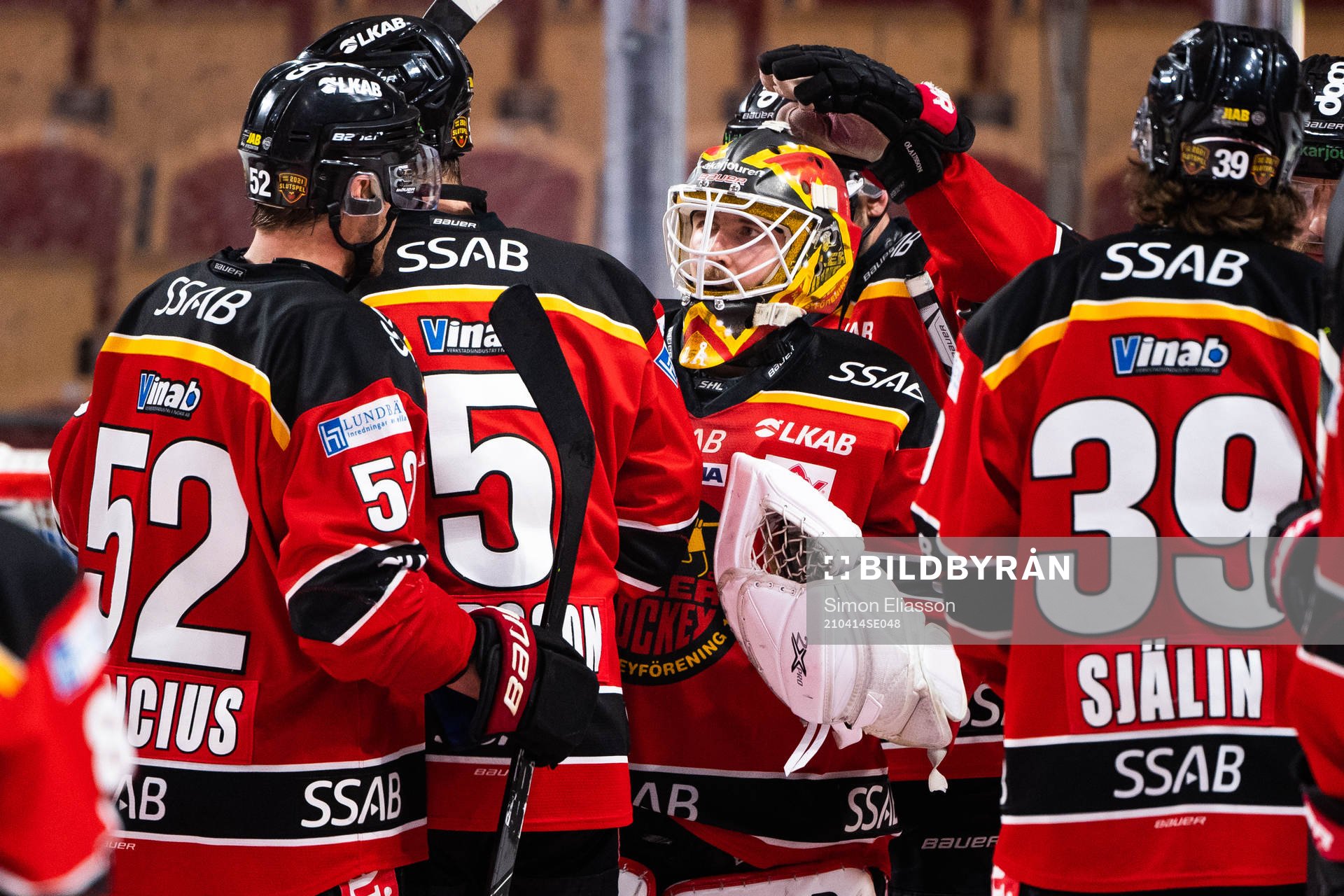 Luleås målvakt Joel Lassinantti jublar