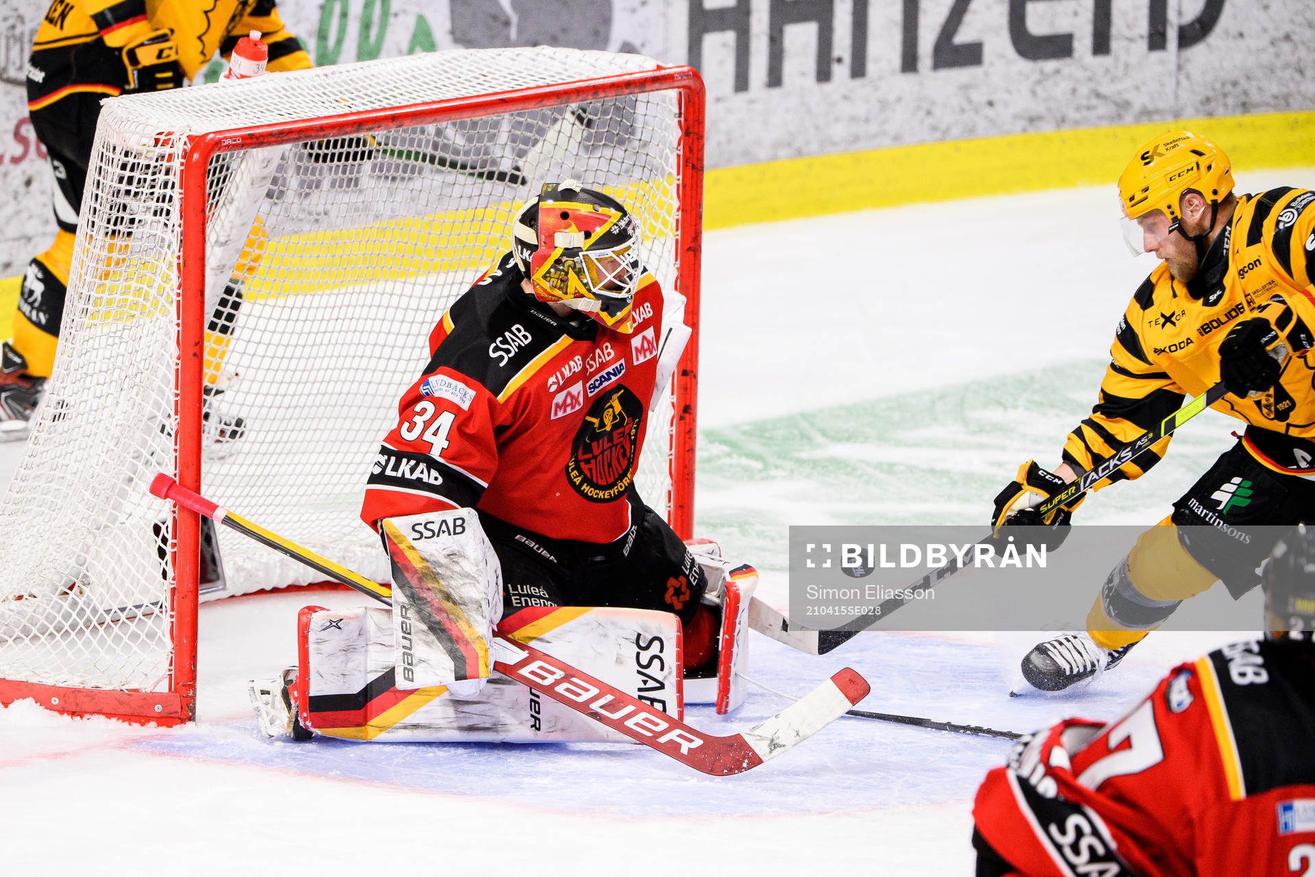 Skellefteås Oscar Möller gör 1-2 bakom Luleås målvakt