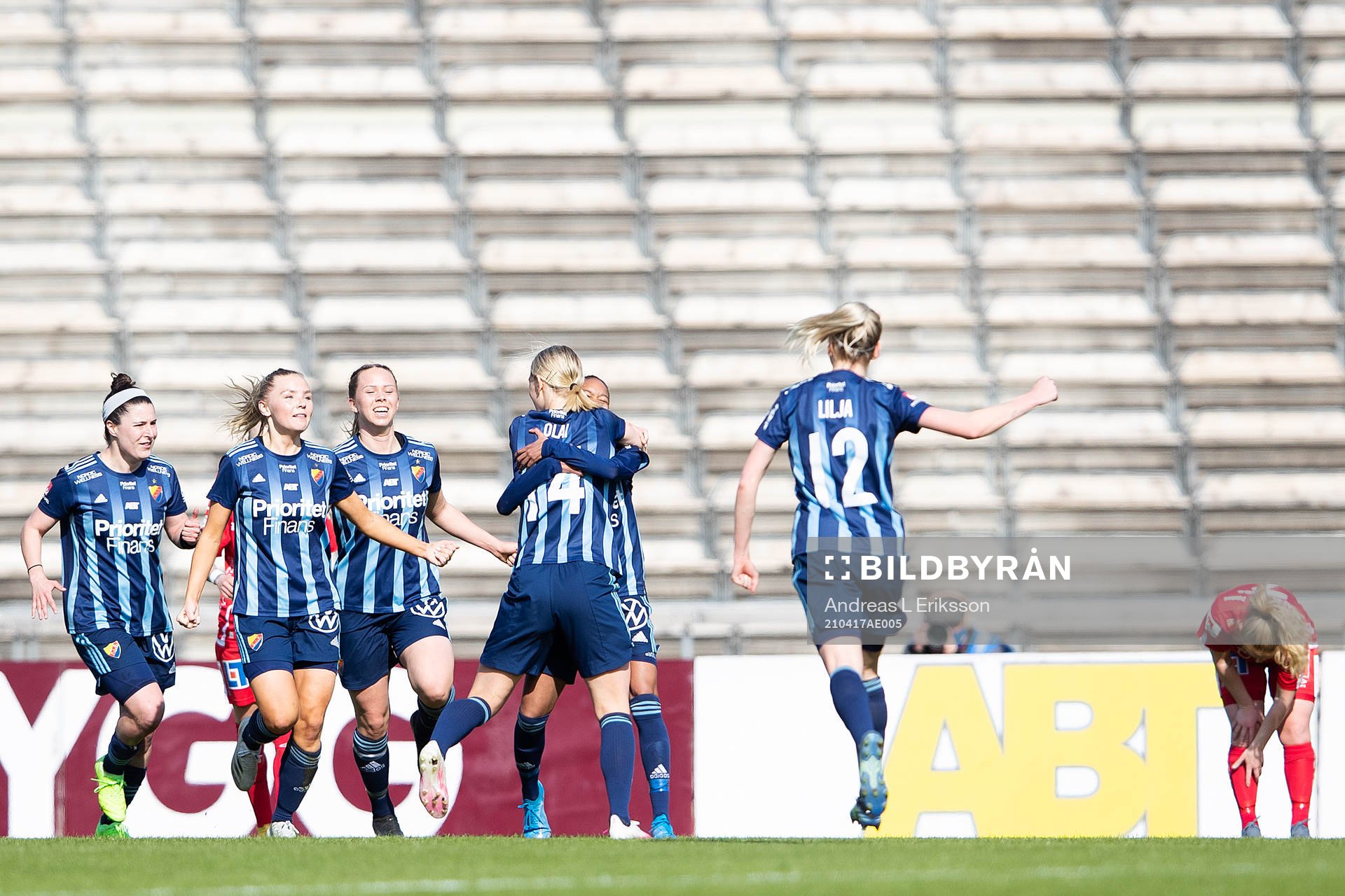Djurgårdens Sara Olai jublar efter 1-0 under fotbollsmatchen i Damallsvenskan mellan Djurgården och Örebro den 17 april 2021 i Stockholm.