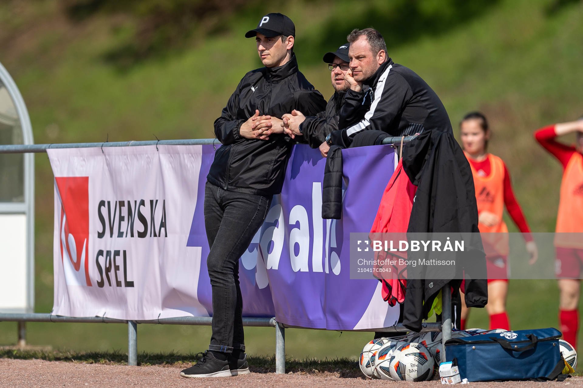 Borgebys tränare Izet Kaljic tilslammans med assisterande tränare Johan Håkansson och Henrik Altheden under fotbollsmatchen i Elitettan mellan Borgeby och Älvsjö den 17 april 2021 i Borgeby.