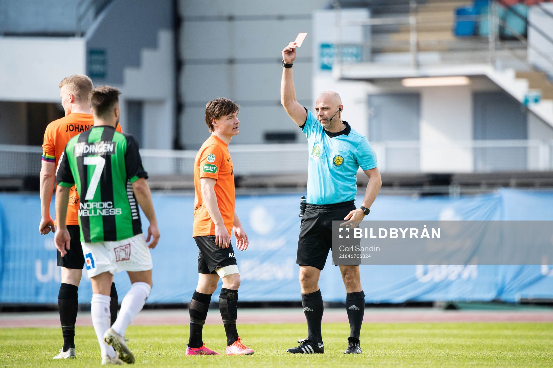 Västerås Filip Almström Tähti tilldelas ett rött kort