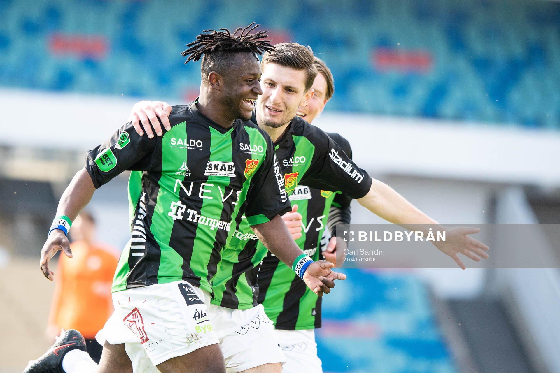 GAIS Michael Kargbo och Adnan Maric jublar efter 1-0 under fotbollsmatchen i Superettan mellan GAIS och Västerås SK den 17 april 2021 i Göteborg. 