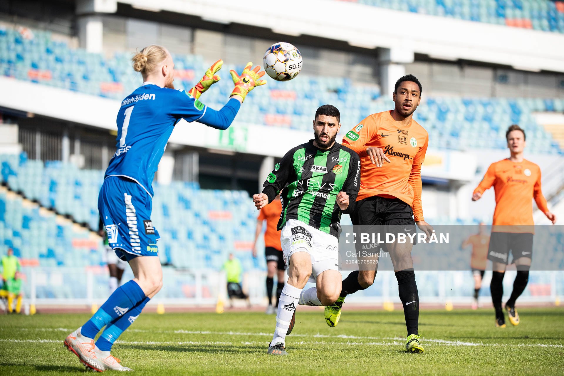 GAIS målvakt Mathias Karlsson och Aiham Ousou mot