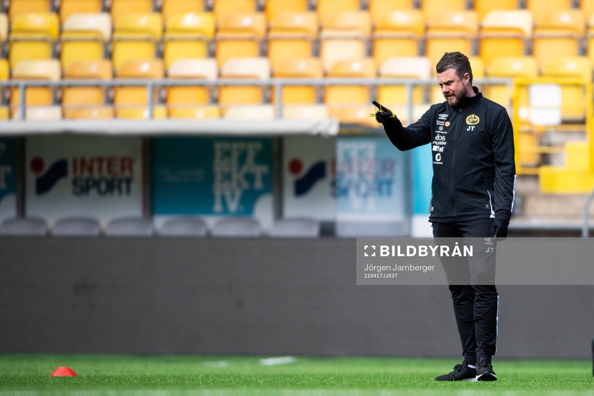 manager Jimmy Thelin