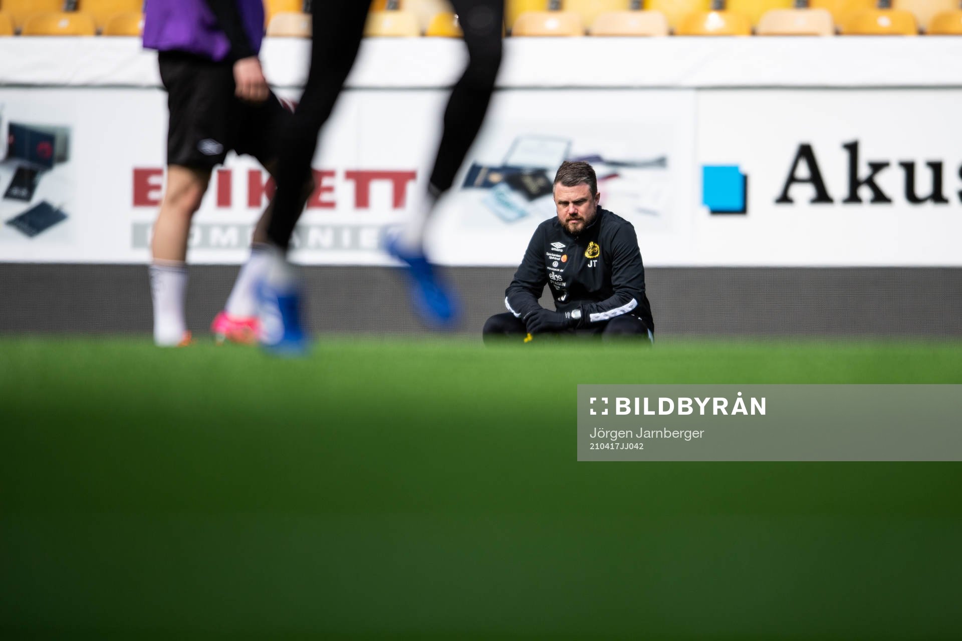 manager Jimmy Thelin