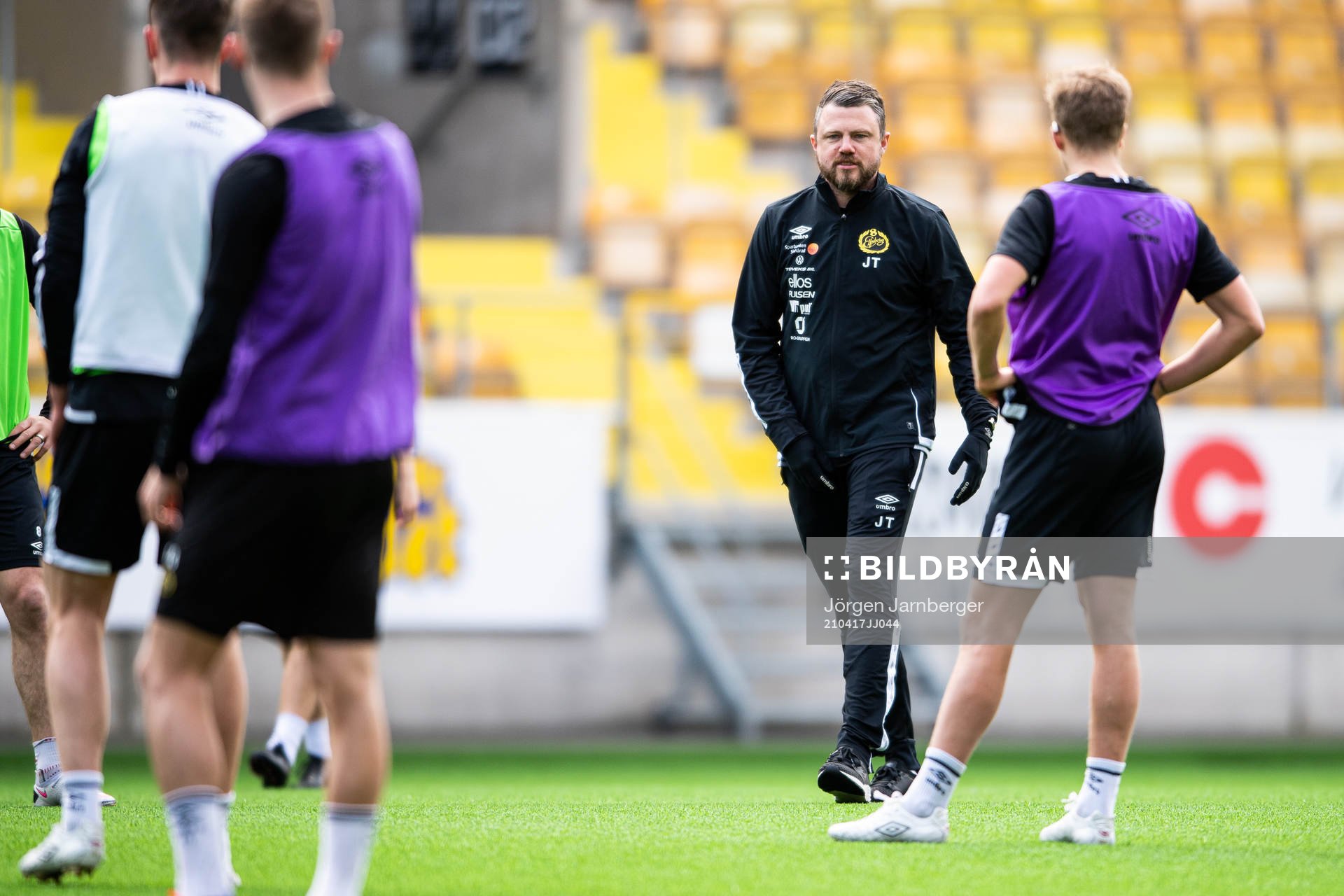 manager Jimmy Thelin
