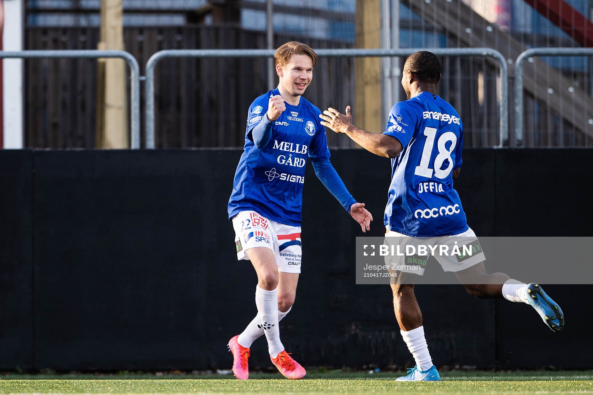 Trelleborgs Johan Blomberg och Henry Offia jublar