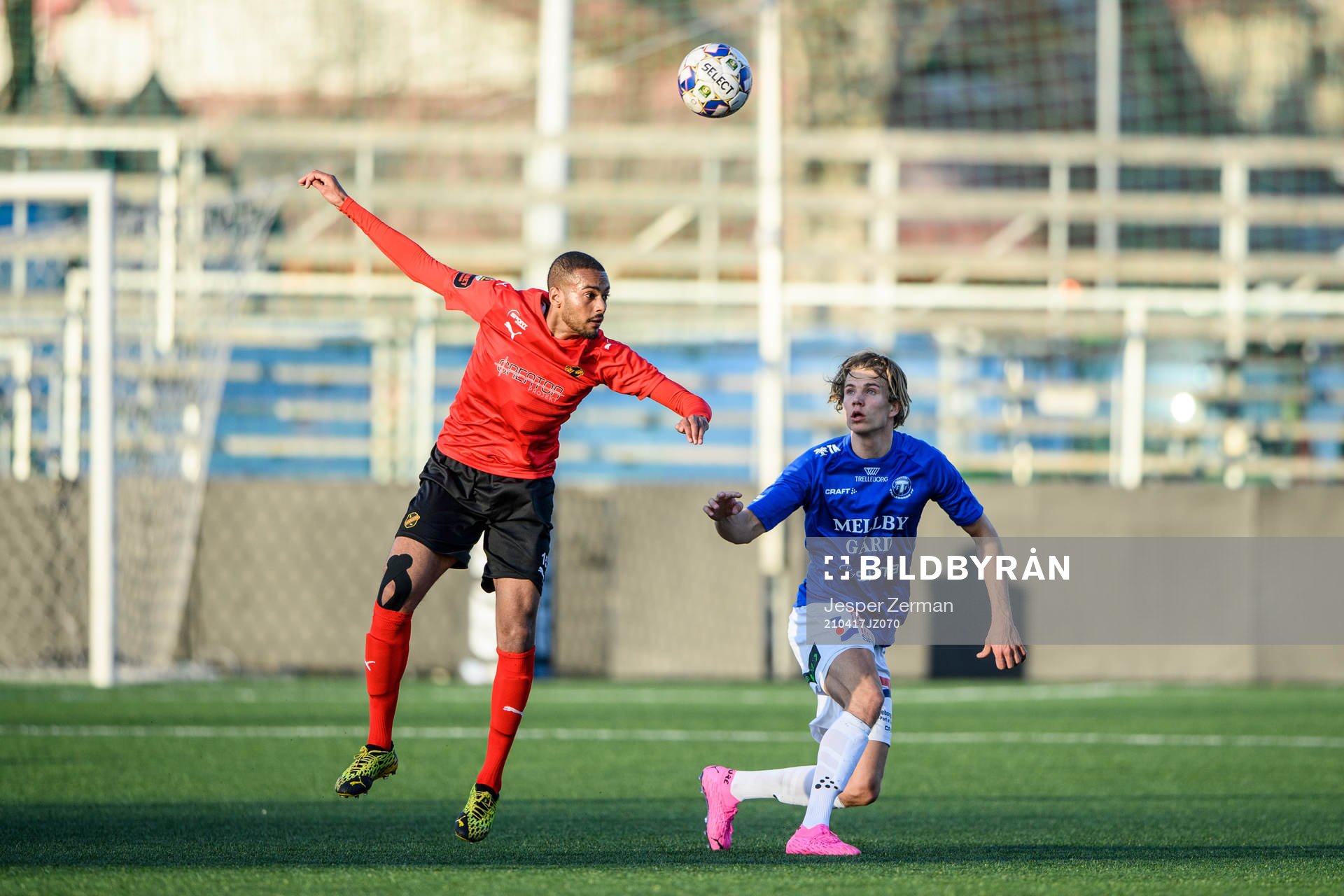 Vasalunds Alexander Andue och Trelleborgs Niklas Bröndsted