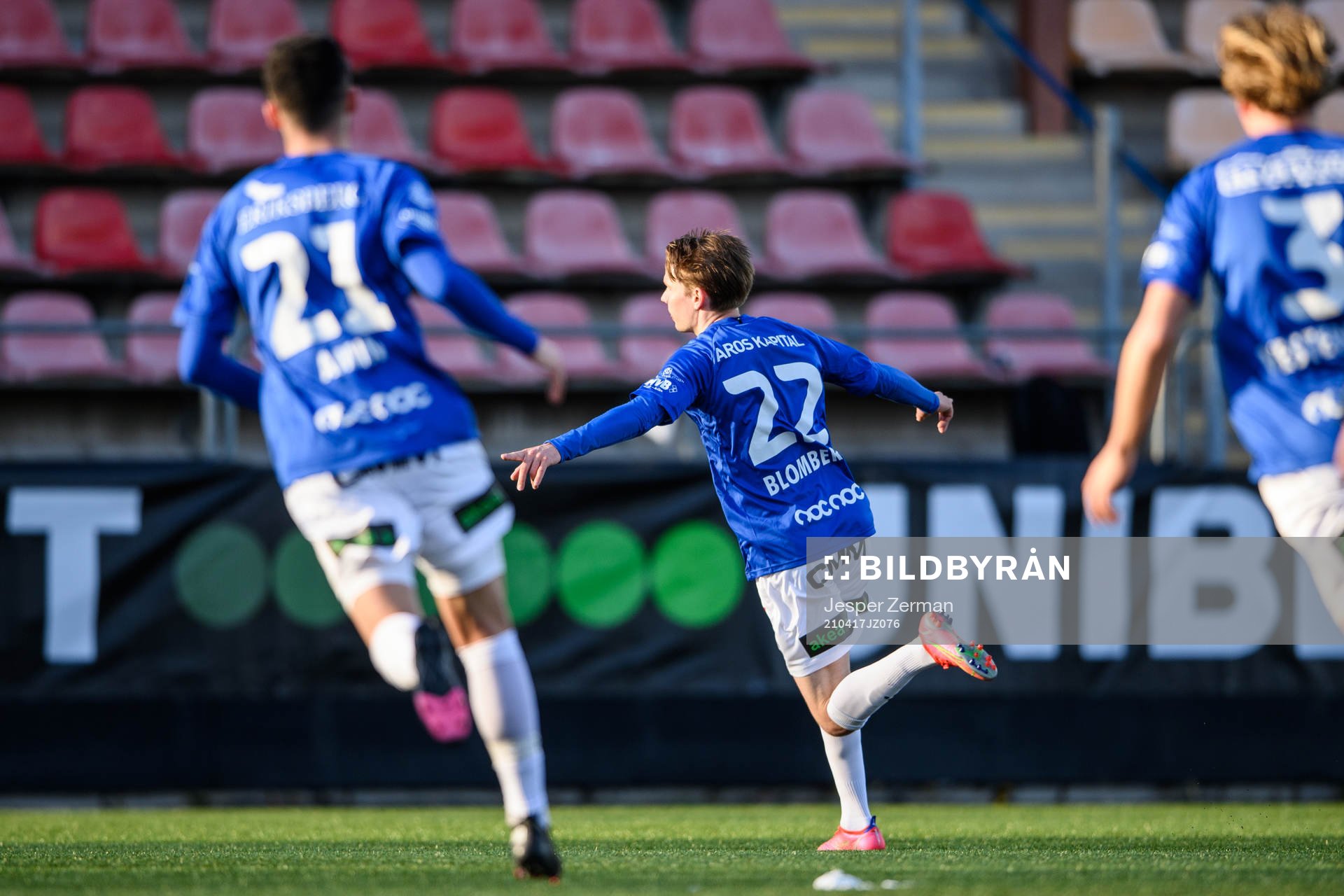 Trelleborgs Johan Blomberg jublar efter 1-2 under fotbollsmatchen i Superettan mellan Vasalund och Trelleborg den 17 april 2021 i Stockholm. 