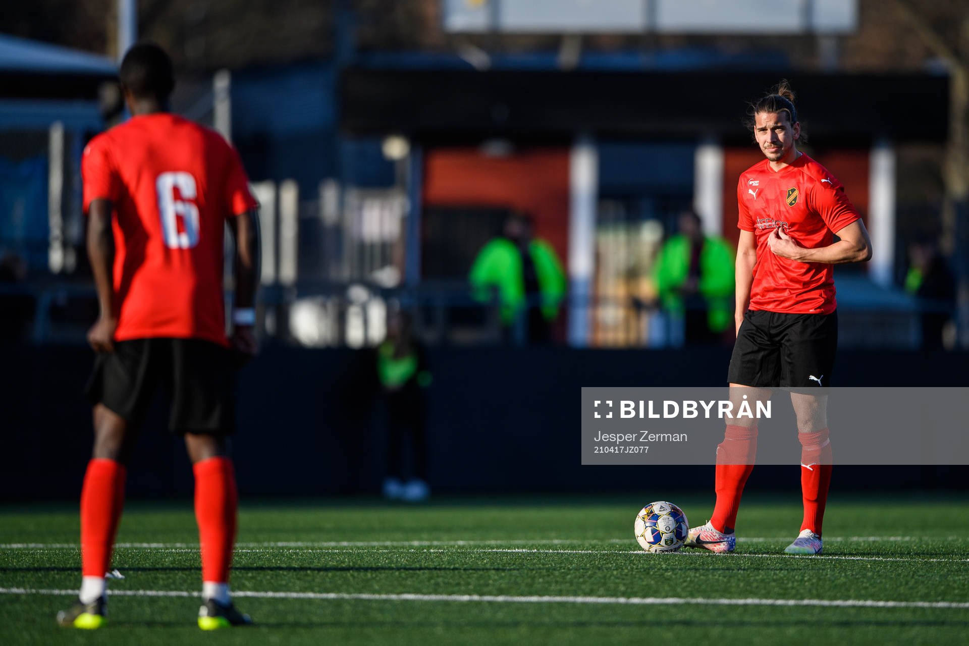 Vasalunds Anthony Wambani och Nikola Vasic deppar