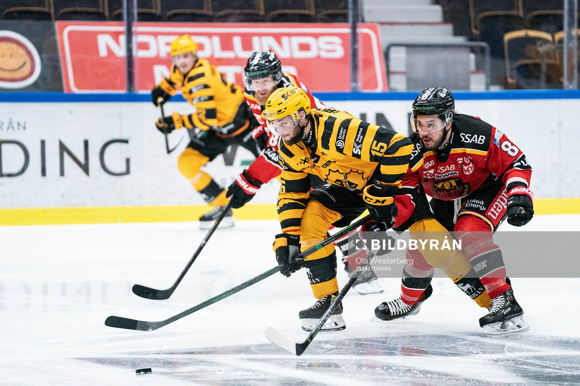 Skellefteås Melker Karlsson och Luleås Chris Desousa