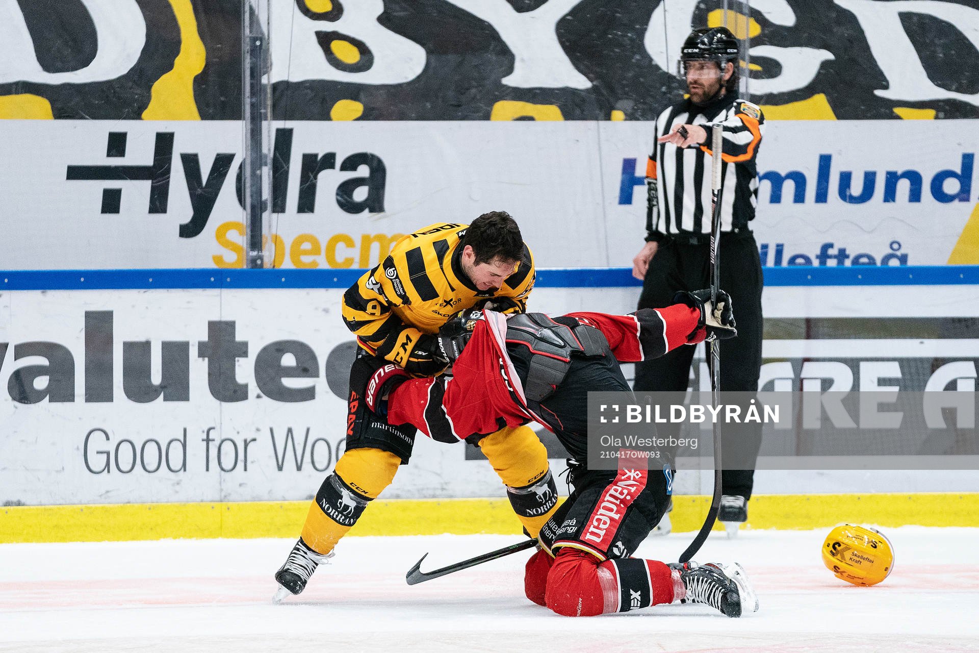 Skellefteås Darren Nowick och Luleås Karl Fabricius