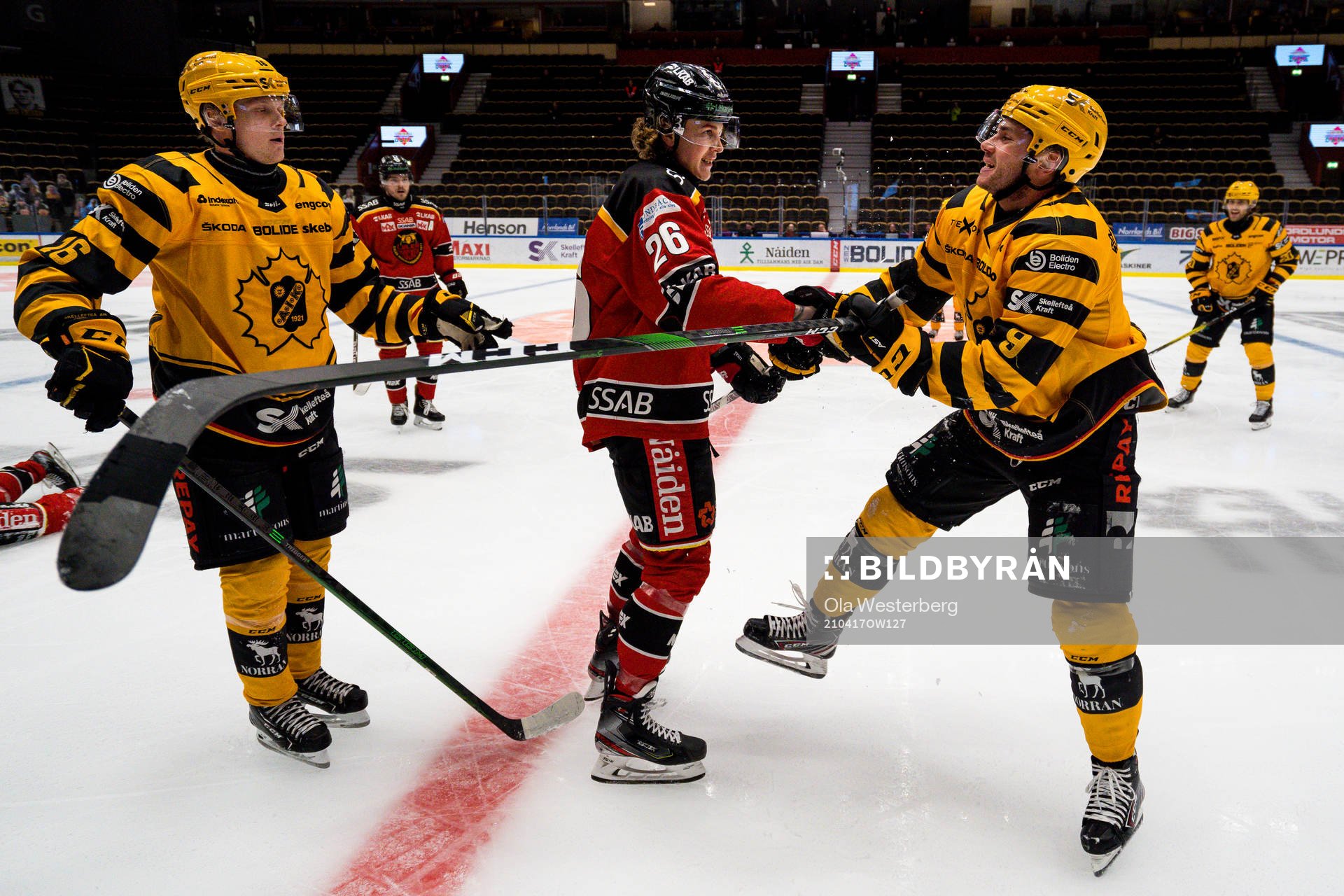 Luleås Radek Muzik och Skellefteås Darren Nowick